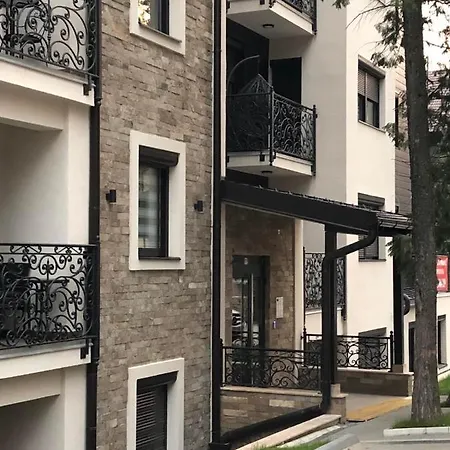 Square 11 Apartment *