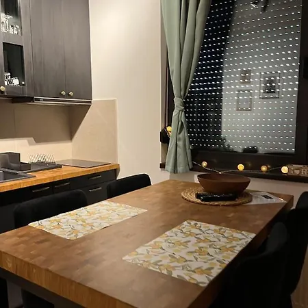 Square 11 Apartment