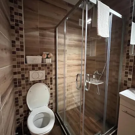 Apartment Square 11