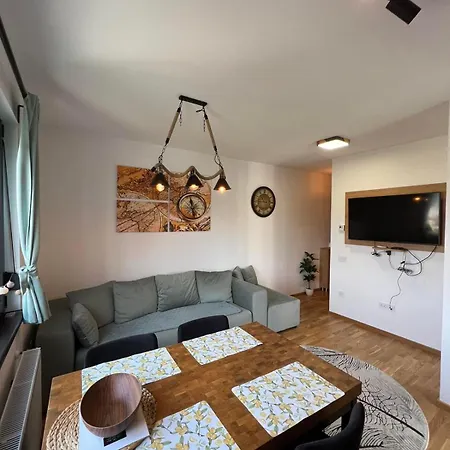 Apartment Square 11 *